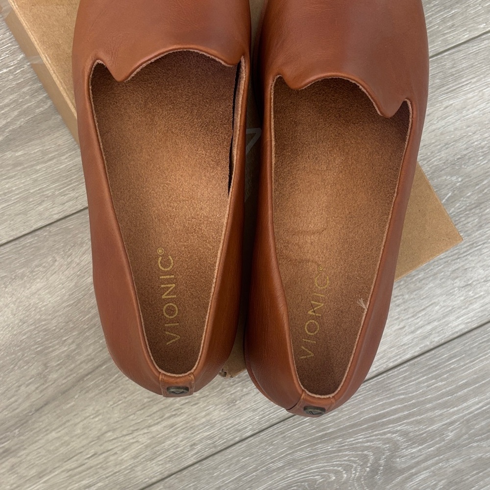 Vionic Women's Tan Leather Loafers - Picture 4 of 6